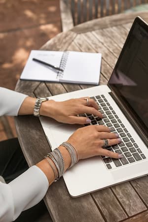 Заповнення форми або повідомлення в Telegram